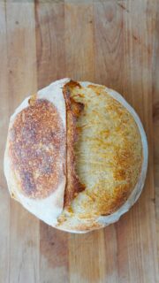 天然酵母パンづくりの基本レッスンが今日から開始❤️
粉と水で酵母を育てるサワードゥと
ご飯と米麹で酵母を起こす酒種と
二種類の天然酵母パンづくりを教えていきます。
Tokyo Veg Lifeのコミュニティ「発酵菜食ラボ」内での限定配信です。
コミュニティ内だからこそ、もう既に天然酵母パンづくりを楽しんでいる方からアドバイスを受けたり、他の方の失敗や経験から学びを得ることができます。
発酵菜食ラボの次回のメンバー募集は、来年春を予定していますが…
来年春まで待てない!!という方向けに、特別に今日から1週間限定で窓口をOPENします。
第2期メンバーさまと同じ条件でご参加をいただけますので、ご興味のある方は、DMでお問合せをください。
※特典は、乾燥サワードゥスターターまたはコンブチャスコビーのみ。ヴィーガンチーズのテースティングセットは対象外となります。
#tokyoveglife #天然酵母パン #サワードゥ #酒種酵母パン