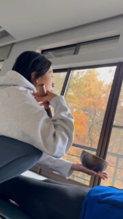 Natsukiガイドのヨガ瞑想を体験しませんか？

太陽礼拝で思い切り体を呼吸とともに動かして、不要なエネルギーを全て出し切り

空っぽになった状態で深い瞑想に入っていく。

おうちでセルフプラクティスを楽しみたい方は、オンラインでご自分のペース、タイミングでガイドが受けられる「ヨガ瞑想 X 星 X エネルギーハウス」へ。

Natsukiのエネルギーを感じながらのプラクティス、瞑想体験を味わいたい方は、12月7日㈰国分寺開催の日帰りリトリートへ。

いずれも詳細、参加お申込みは、プロフィールのリンクから。

#魂解禁